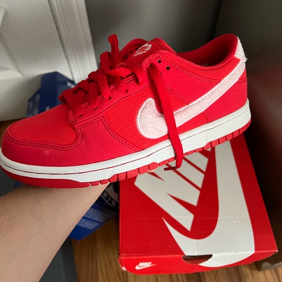 Selling valentines dunks 2024 - Picture 2 of 4